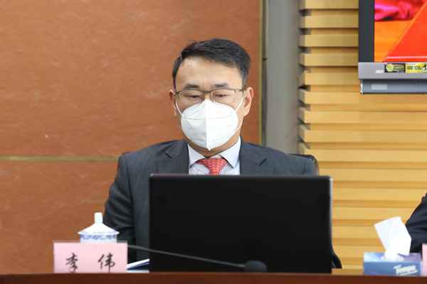 李偉