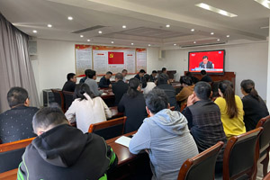 2.二局恒元建設龍巖分公司支部集中收看新聞發布會直播