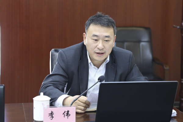 李偉