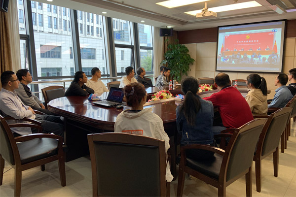 圖一：10月30日，冶金地質總局所屬二局福建冶地恒元建設有限公司福州片部分黨員及職工收看十九屆五中全會新聞發布會。